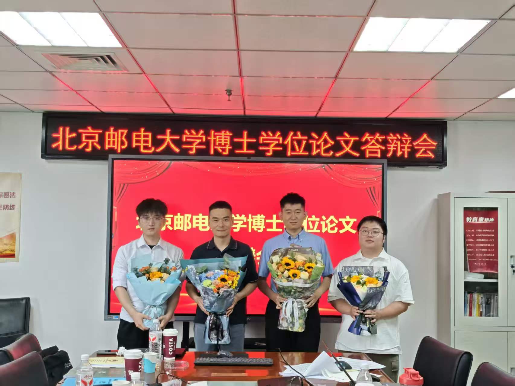 答辩人与导师合影